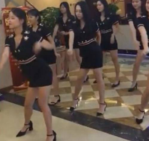 足浴店“美女揽客”引争议 是经营智慧，还是道德擦边？