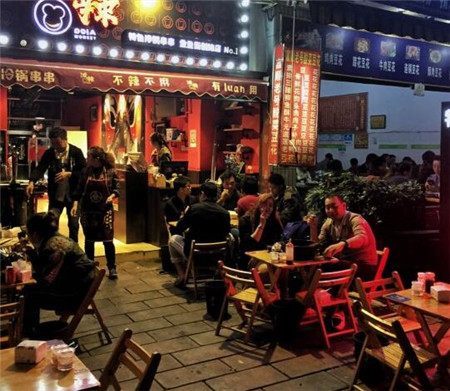 新开冷锅串串店如何招揽客人 从开业到火爆的实战指南